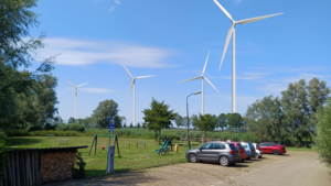 Zicht vanuit bocht Kildijk, thv Kildijk 94 (speeltuintje aan Bakkerskil)